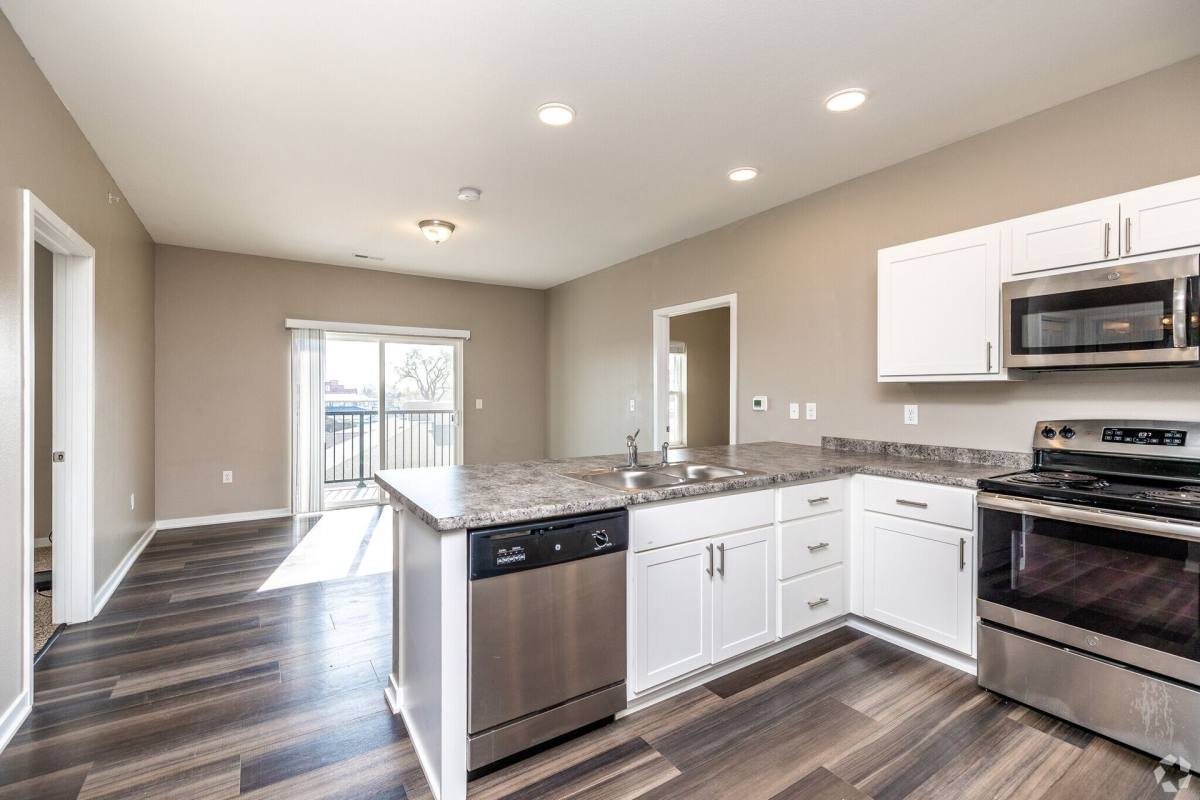 Apartment for rent at 320 W 3rd St N, Newton, IA 50208