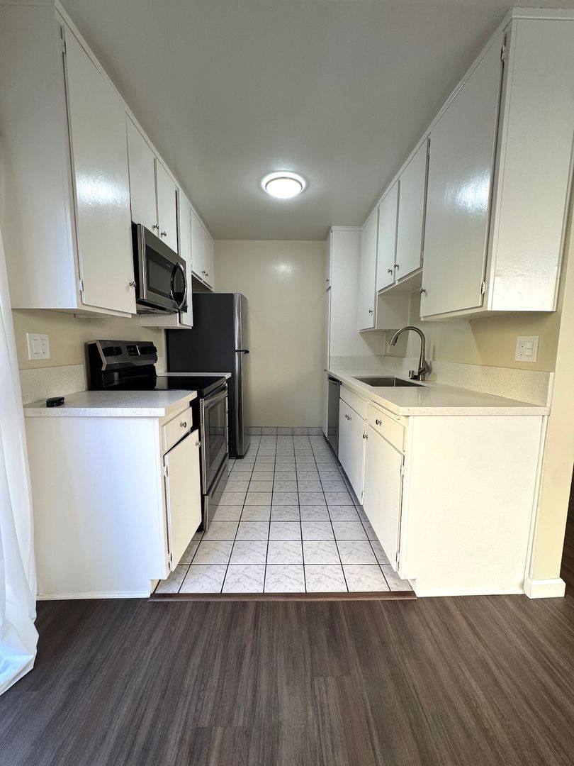 Apartment for rent at 1124 N Olive Dr, West Hollywood, CA 90069