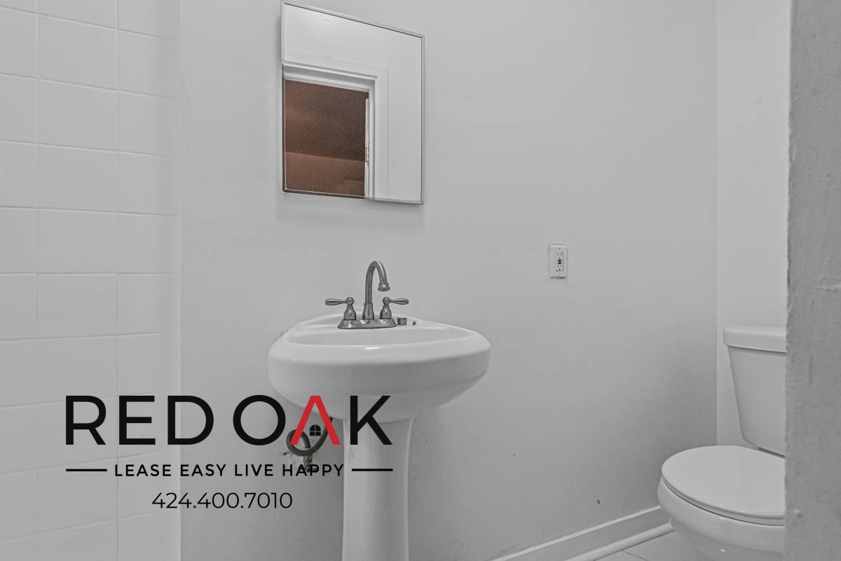 Apartment for rent at 854 S Oxford Ave #110, Los Angeles, CA 90005