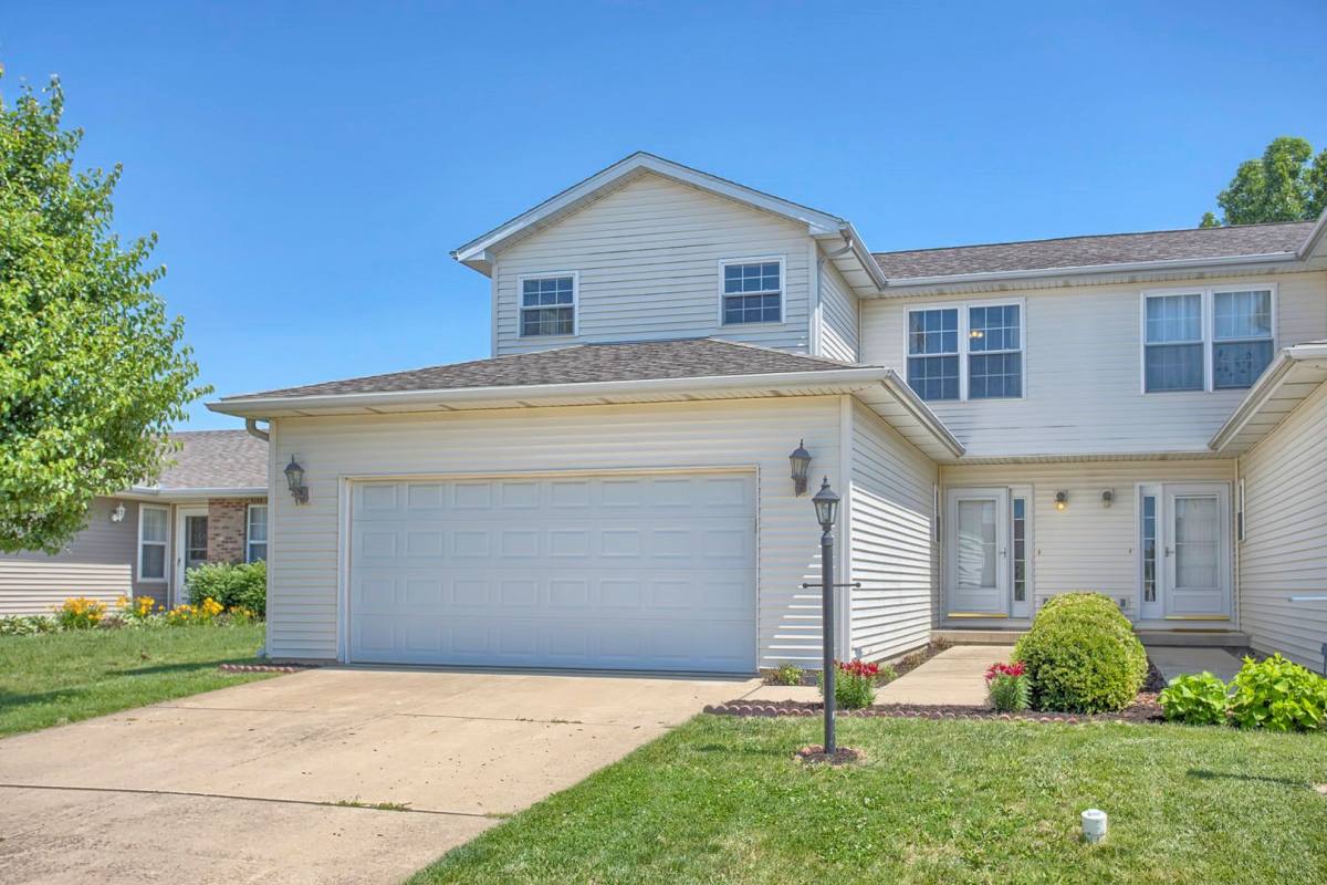 Townhouse for rent at 606 Sunflower St #A, Savoy, IL 61874