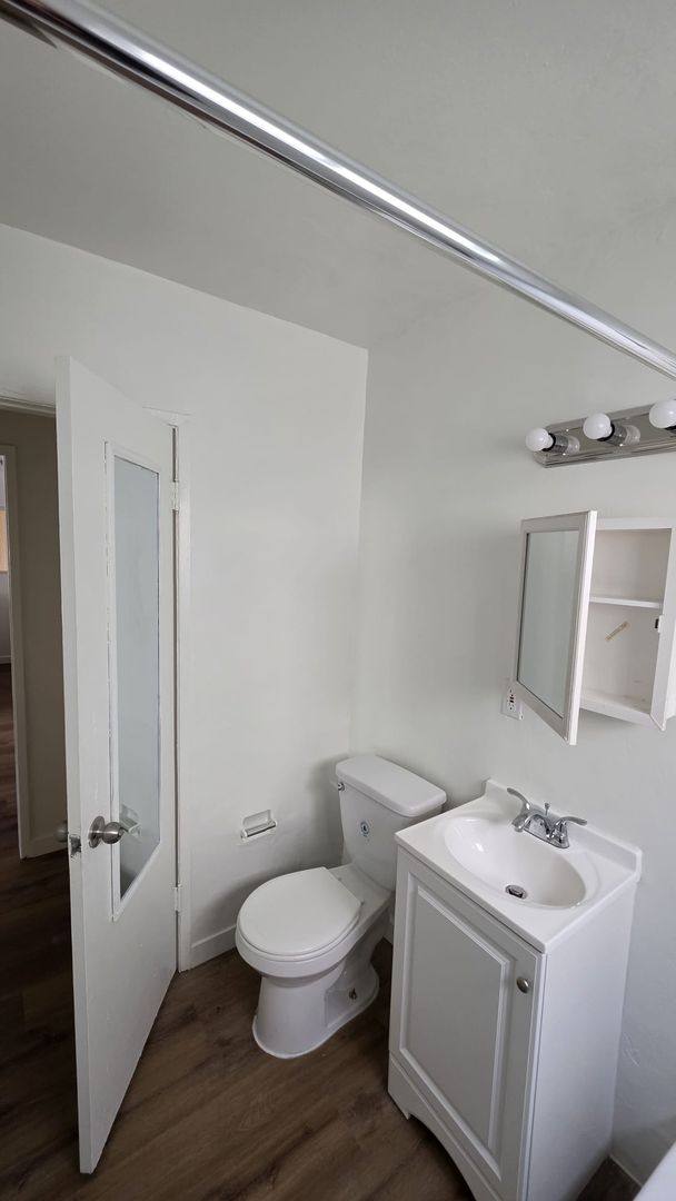 Apartment for rent at 909 S Normandie Ave, Los Angeles, CA 90006