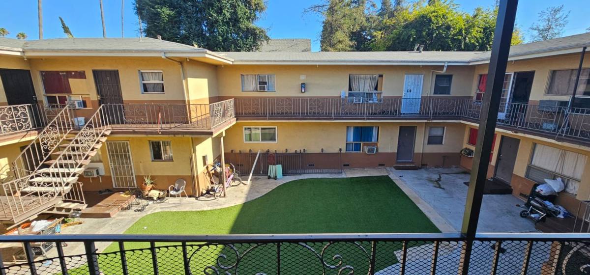 Apartment for rent at 909 S Normandie Ave, Los Angeles, CA 90006