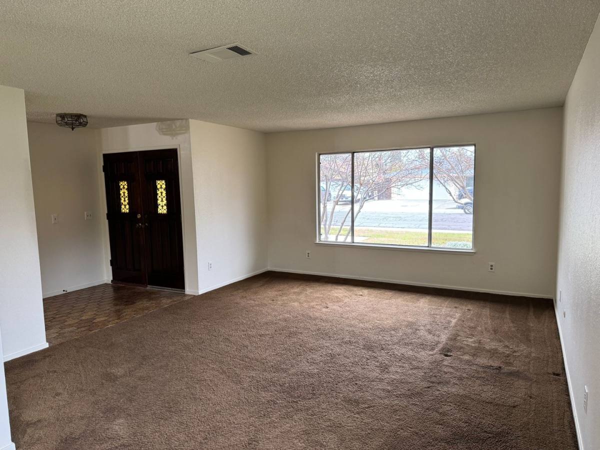House for rent at 1586 Hawthorne Dr, Los Banos, CA 93635