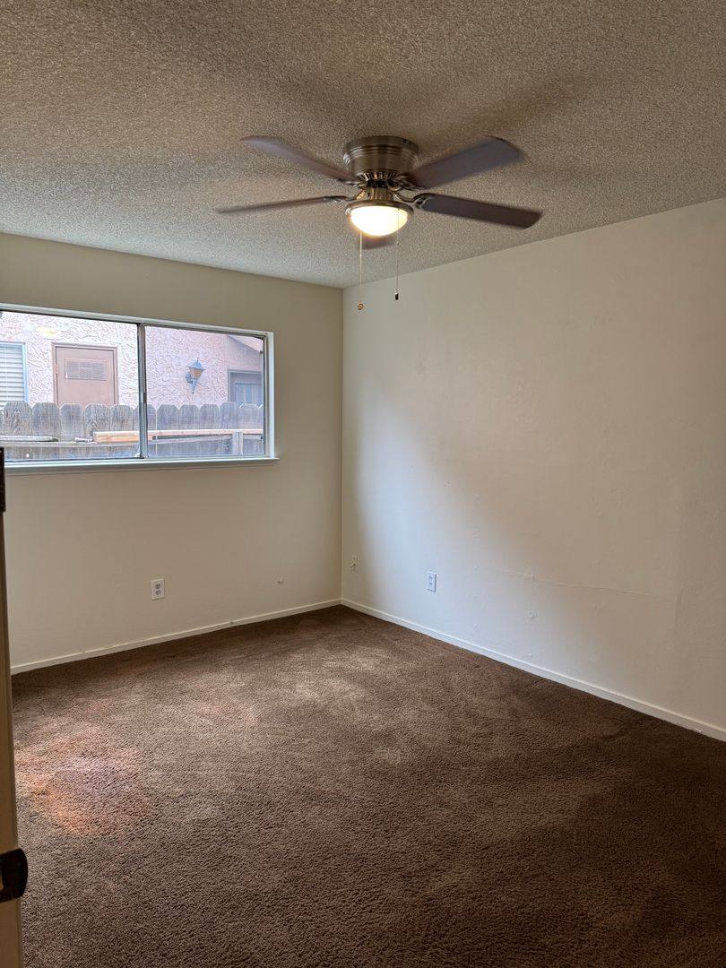 House for rent at 1586 Hawthorne Dr, Los Banos, CA 93635