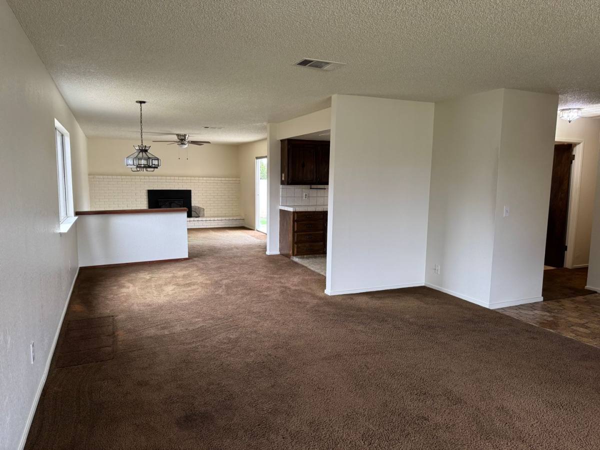 House for rent at 1586 Hawthorne Dr, Los Banos, CA 93635