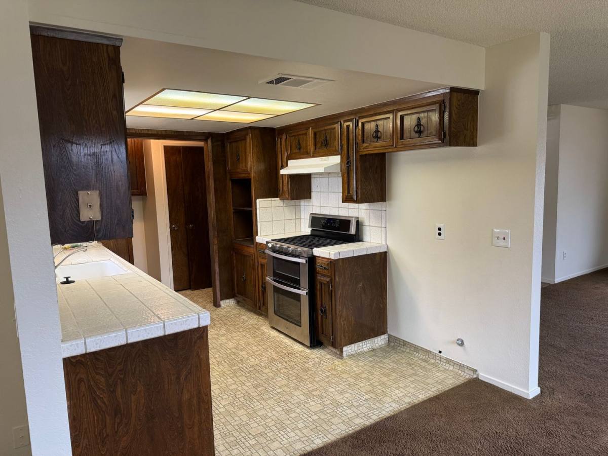 House for rent at 1586 Hawthorne Dr, Los Banos, CA 93635