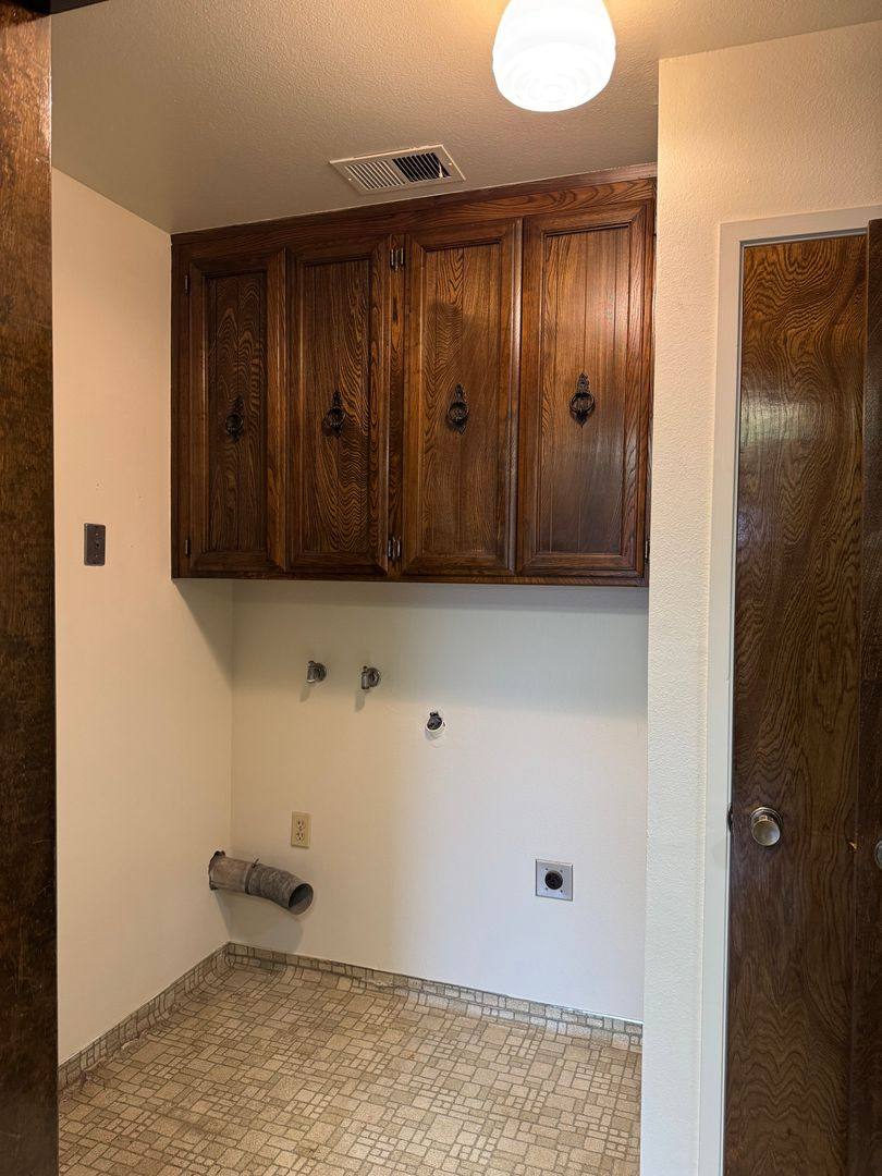 House for rent at 1586 Hawthorne Dr, Los Banos, CA 93635