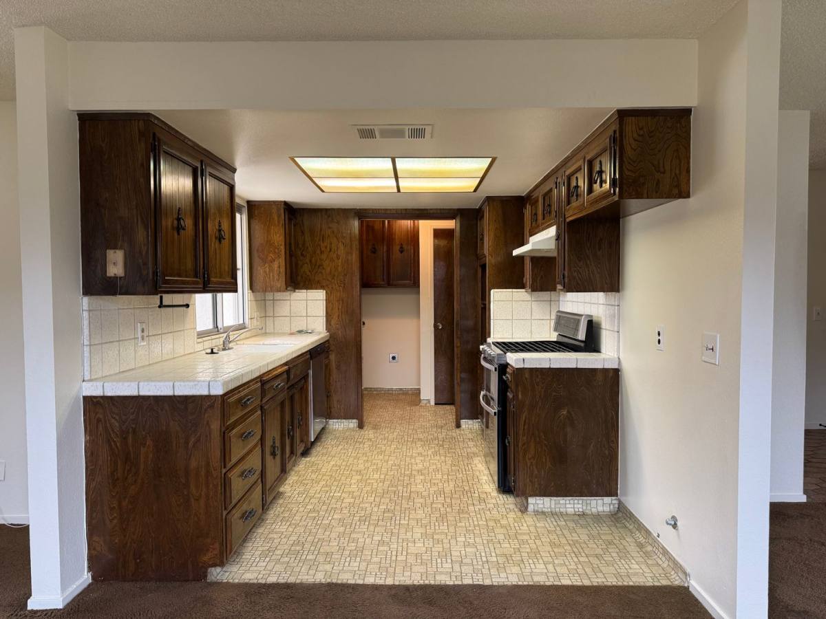 House for rent at 1586 Hawthorne Dr, Los Banos, CA 93635