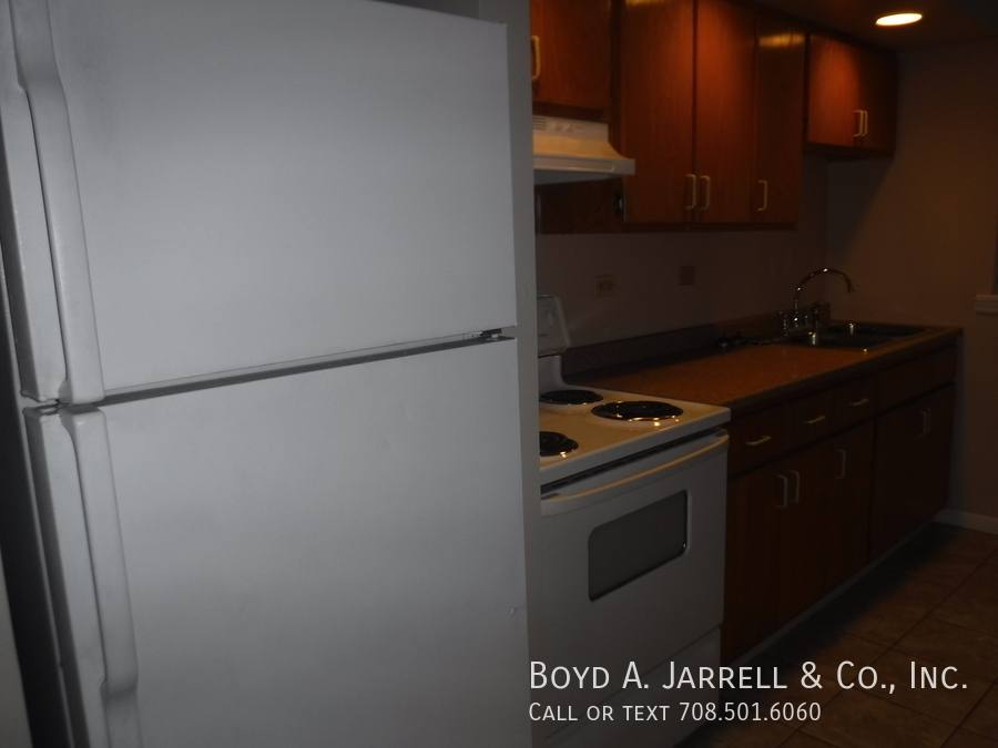 Apartment for rent at 5657 S Indiana Ave - 2nd #98 5657-2, Chicago, IL 60637