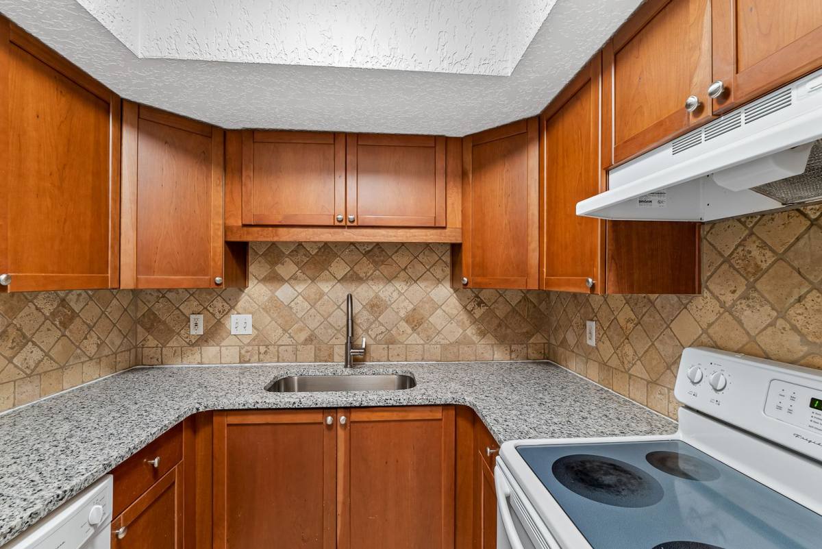 Apartment for rent at 263 14th St NW, Largo, FL 33770