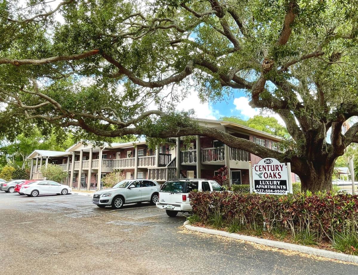Apartment for rent at 263 14th St NW, Largo, FL 33770