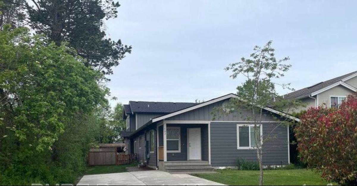 Apartment for rent at 702 E St, Blaine, WA 98230