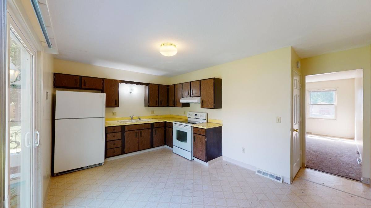 House for rent at 3103 E 7th St, Des Moines, IA 50316