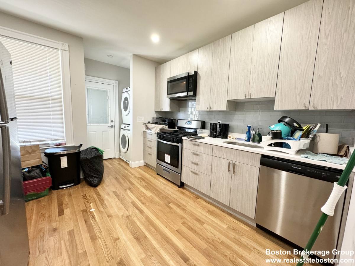 Apartment for rent at 20 Howell St #3, Dorchester, MA 02125