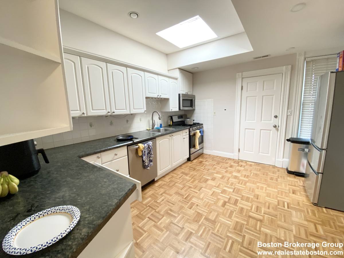 Apartment for rent at 108 Buttonwood St #3, Dorchester, MA 02125