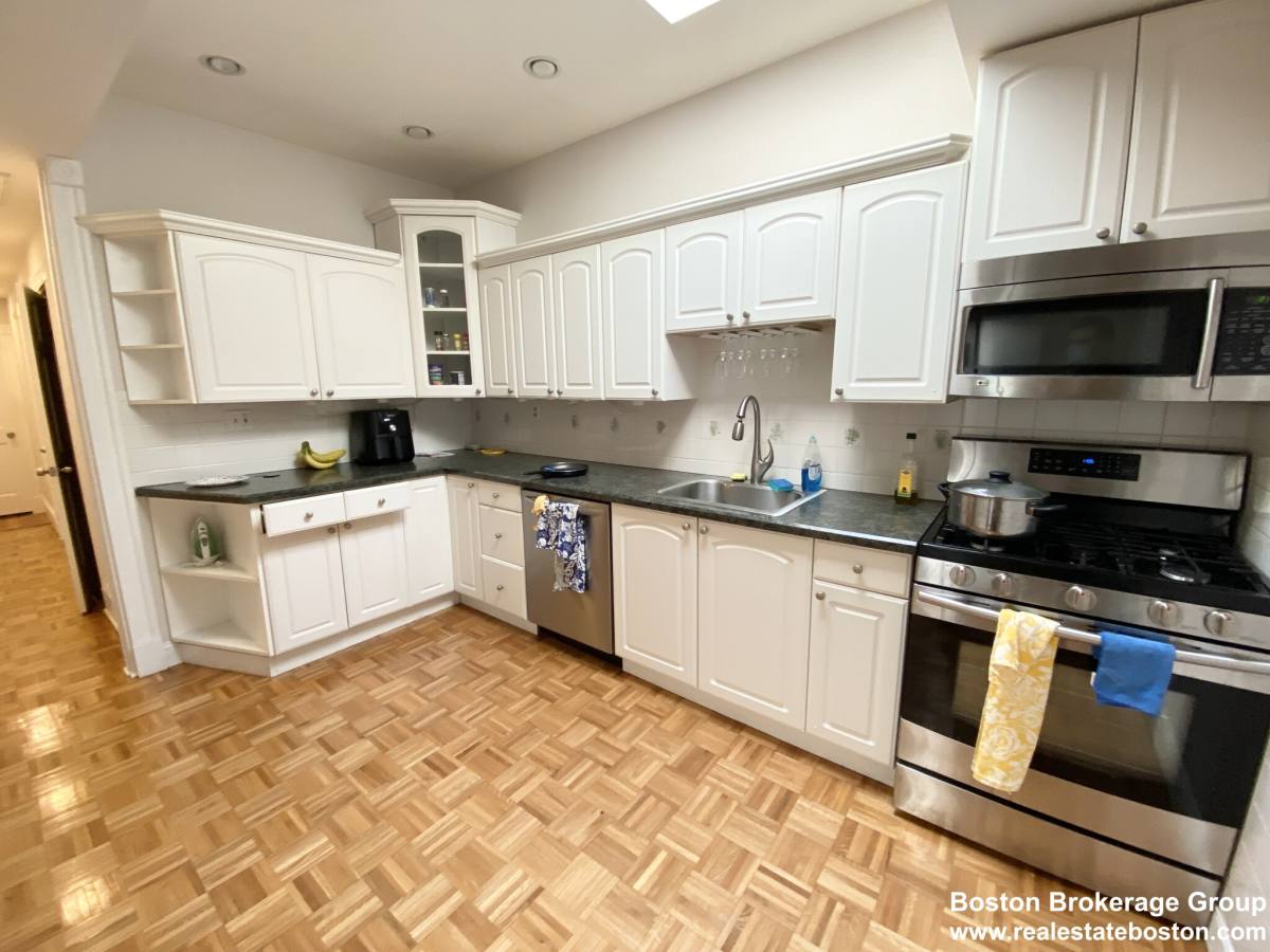 Apartment for rent at 108 Buttonwood St #3, Dorchester, MA 02125
