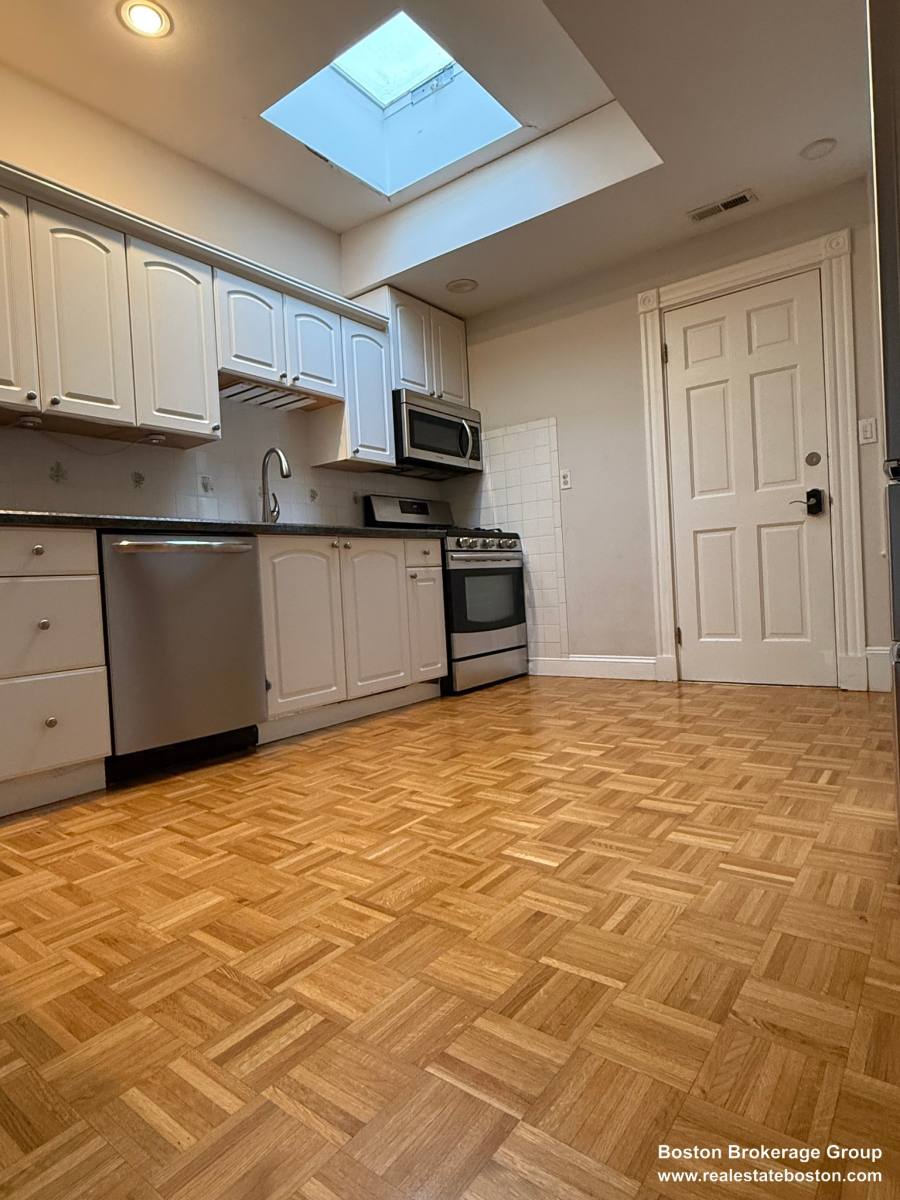 Apartment for rent at 108 Buttonwood St #3, Dorchester, MA 02125