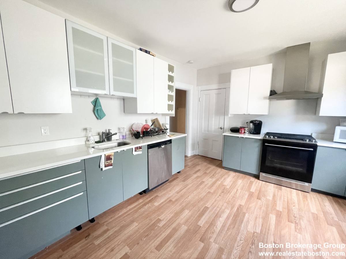 Apartment for rent at 158 Boston St #1, Dorchester, MA 02125