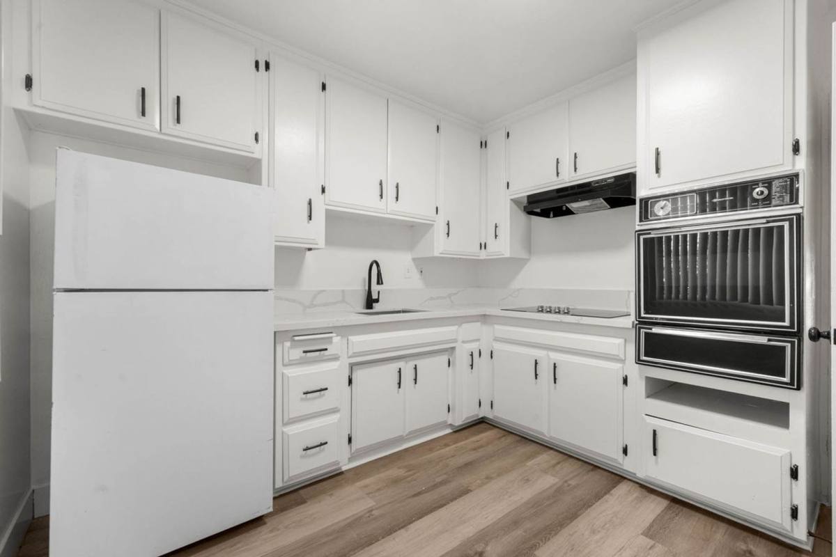 Apartment for rent at 4060 Stevely Ave, Los Angeles, CA 90008