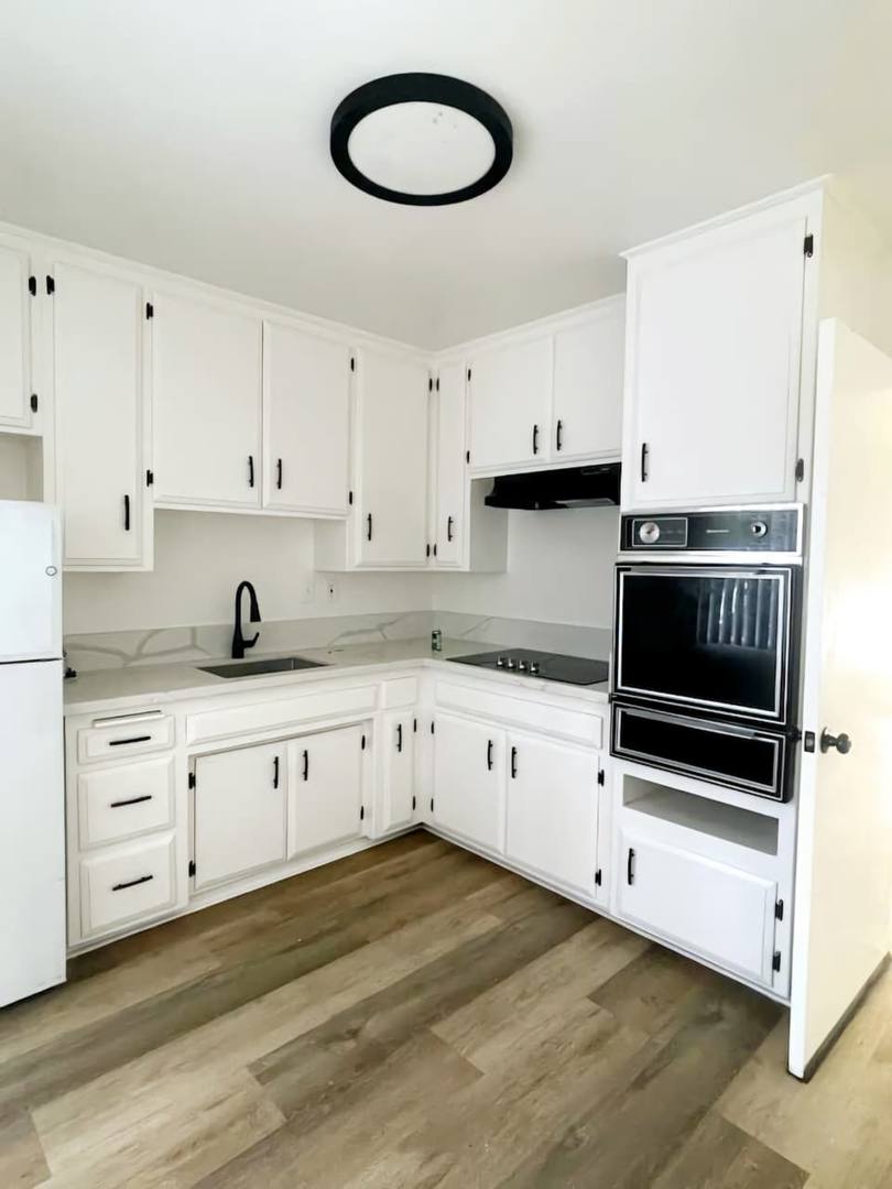 Apartment for rent at 4060 Stevely Ave, Los Angeles, CA 90008
