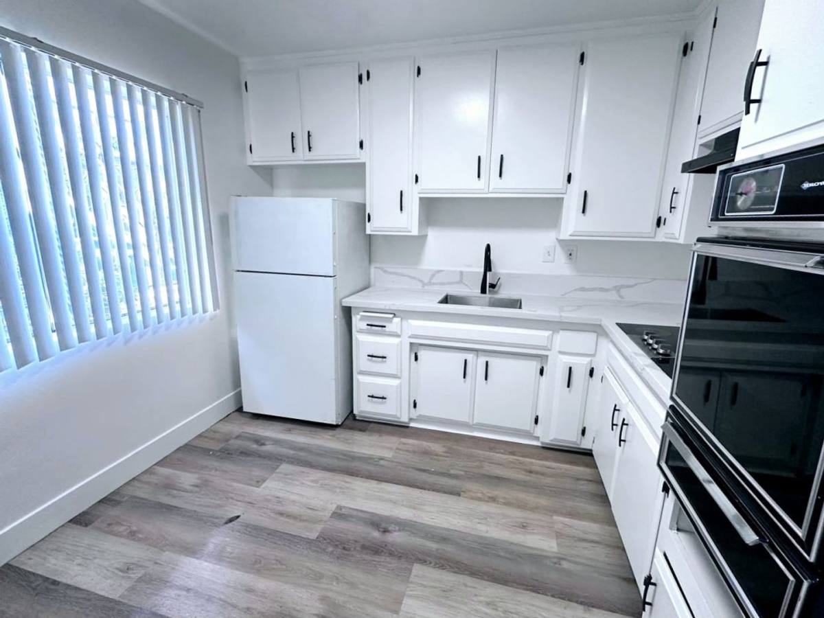 Apartment for rent at 4060 Stevely Ave, Los Angeles, CA 90008