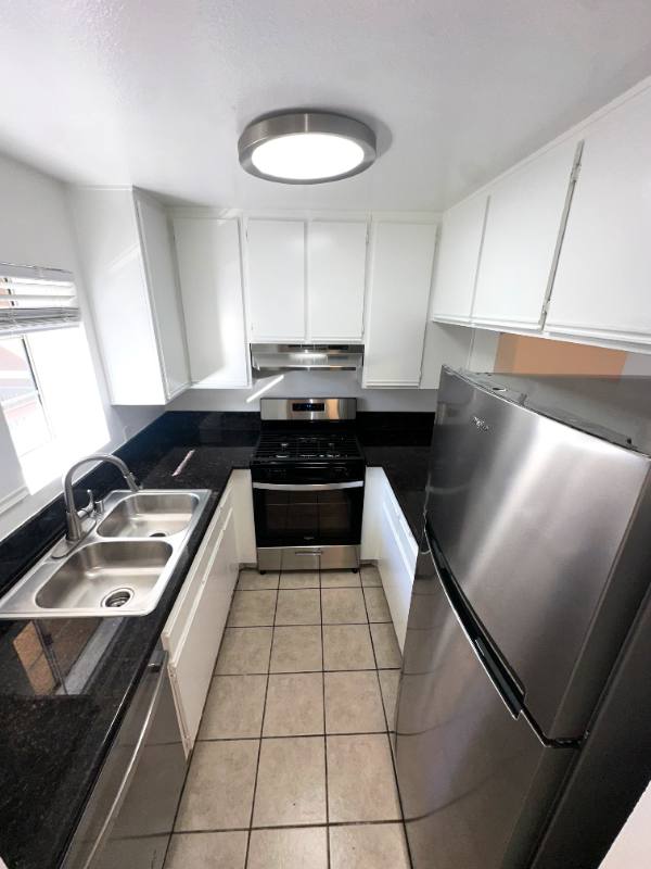 Apartment for rent at 8722 Burton Way, Los Angeles, CA 90048