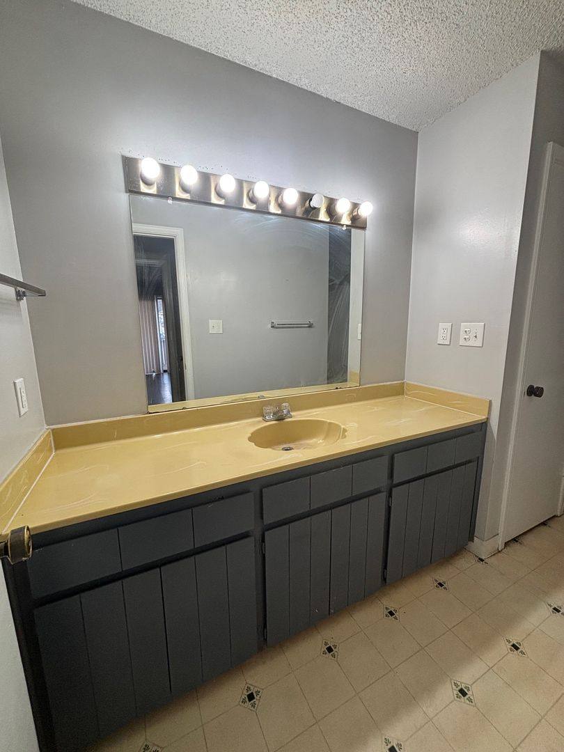 Apartment for rent at 1607 Fresno St, Fort Smith, AR 72901