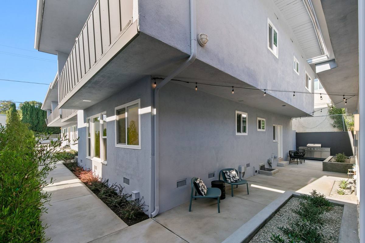 Apartment for rent at 954 N San Vicente Blvd, West Hollywood, CA 90069