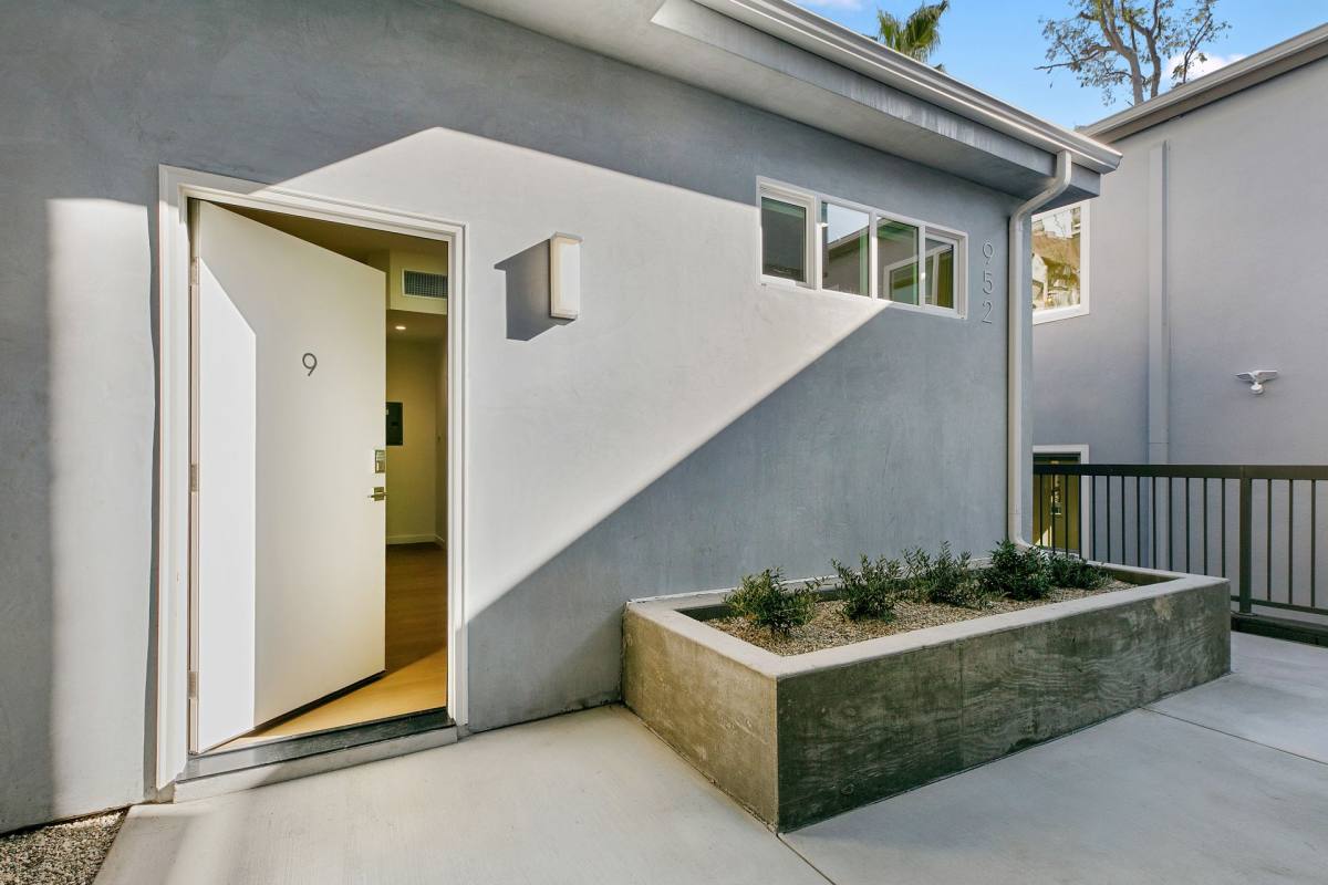 Apartment for rent at 954 N San Vicente Blvd, West Hollywood, CA 90069
