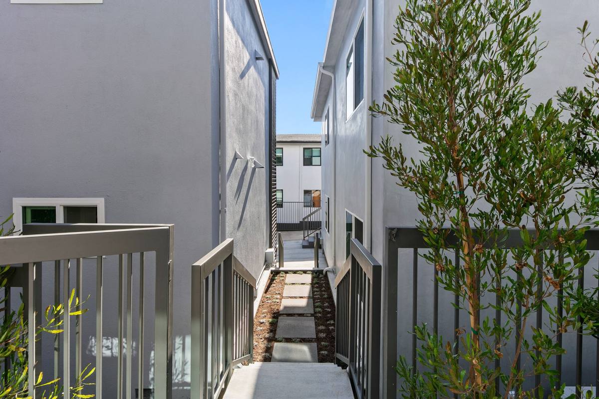 Apartment for rent at 954 N San Vicente Blvd, West Hollywood, CA 90069
