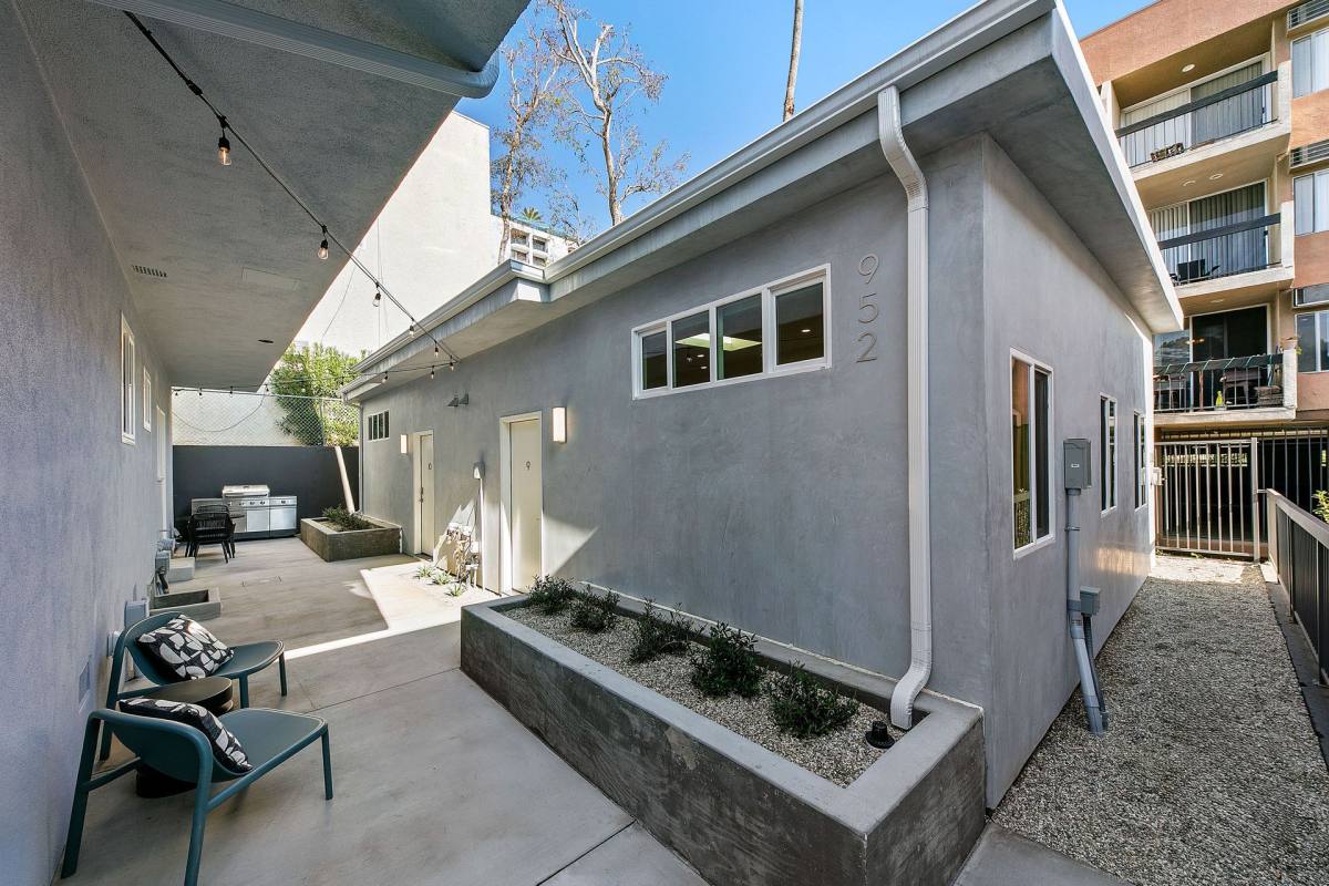 Apartment for rent at 954 N San Vicente Blvd, West Hollywood, CA 90069