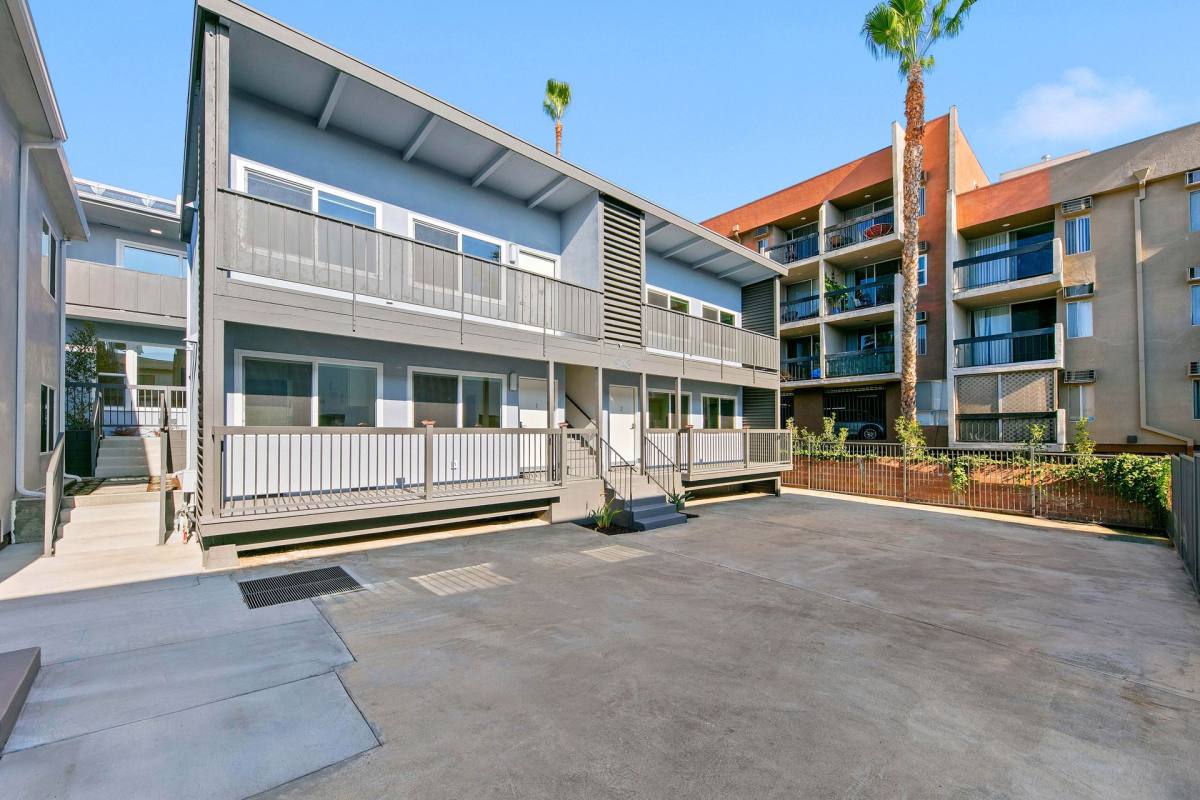 Apartment for rent at 954 N San Vicente Blvd, West Hollywood, CA 90069