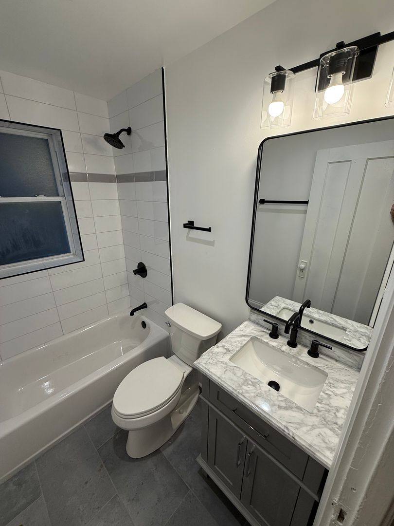Apartment for rent at 6428-6430-6432 N Richmond St, Chicago, IL 60645