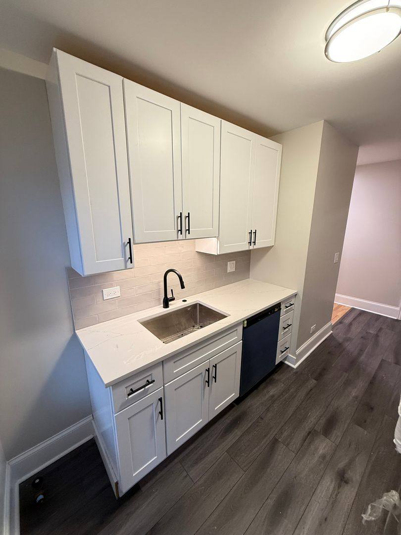 Apartment for rent at 6428-6430-6432 N Richmond St, Chicago, IL 60645