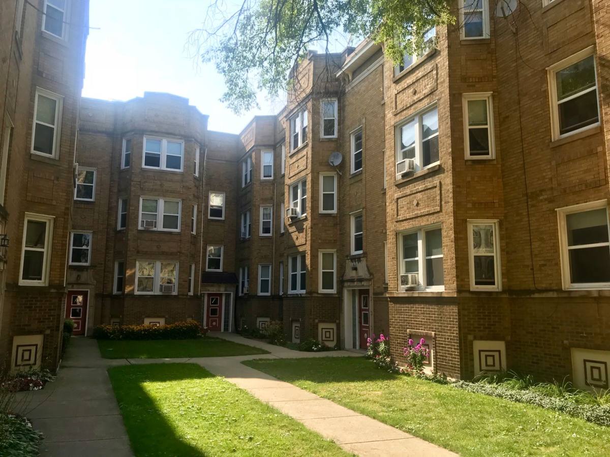 Apartment for rent at 6428-6430-6432 N Richmond St, Chicago, IL 60645