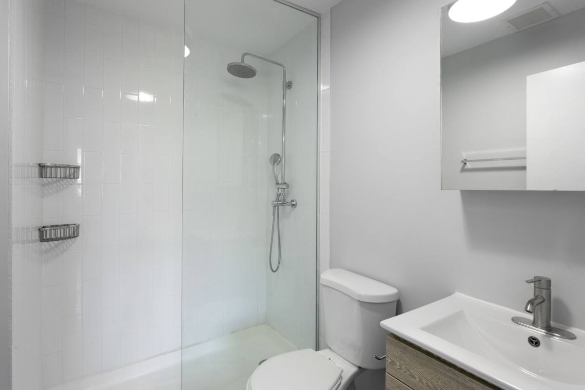 Apartment for rent at 5411 N Winthrop Ave, Chicago, IL 60640