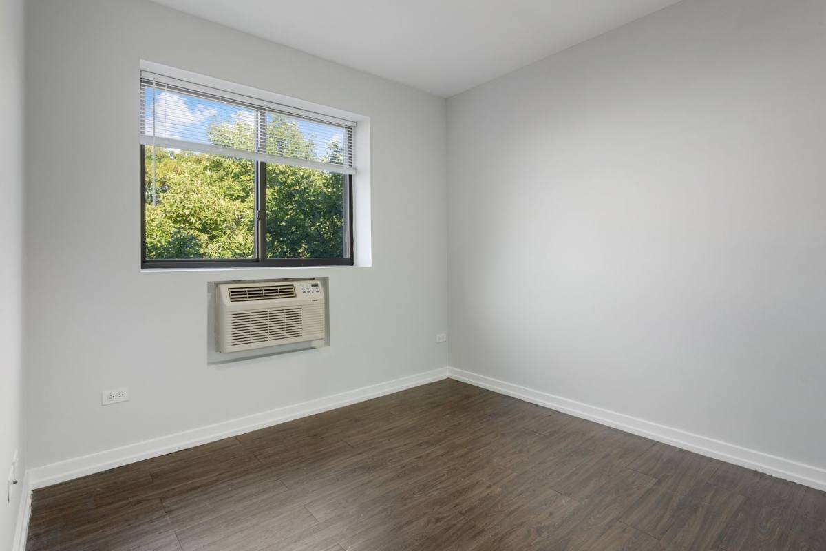 Apartment for rent at 5411 N Winthrop Ave, Chicago, IL 60640