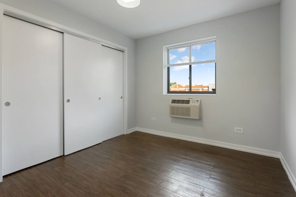 Apartment for rent at 5411 N Winthrop Ave, Chicago, IL 60640
