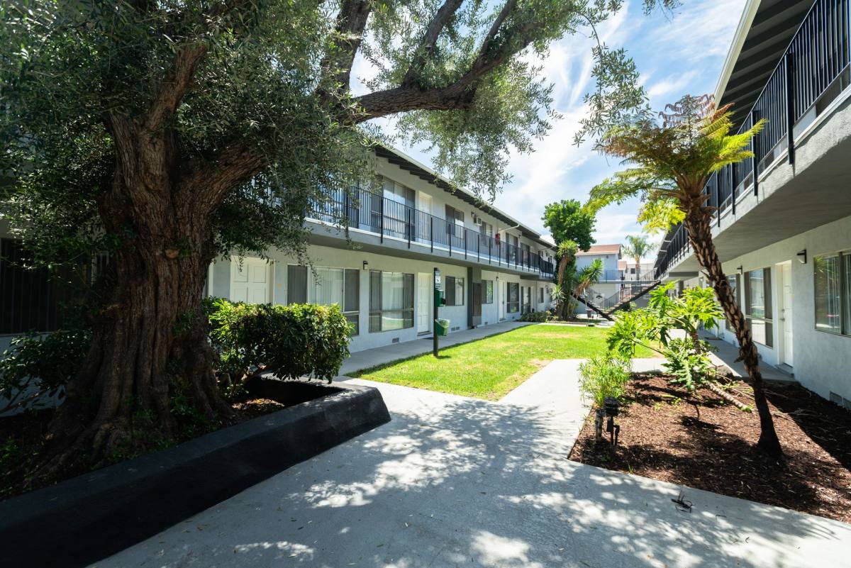 Apartment for rent at 18400 Prairie St, Northridge, CA 91325