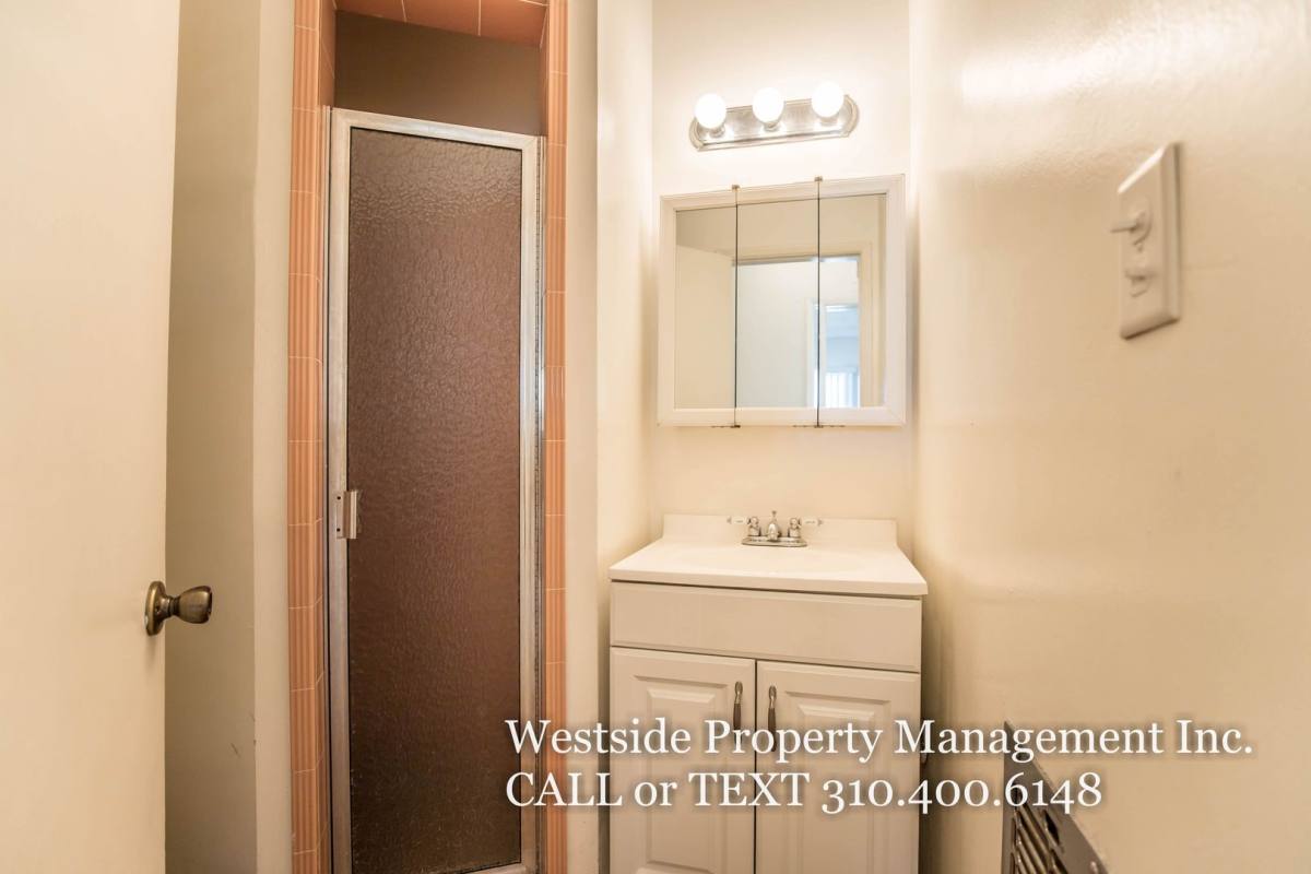 Apartment for rent at 1555 S Hayworth Ave #11, Los Angeles, CA 90035