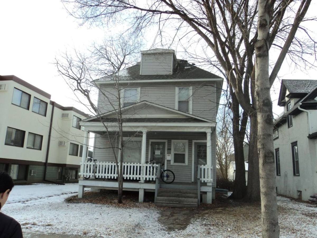 Apartment for rent at 1025-27 12th Ave SE, Minneapolis, MN 55414