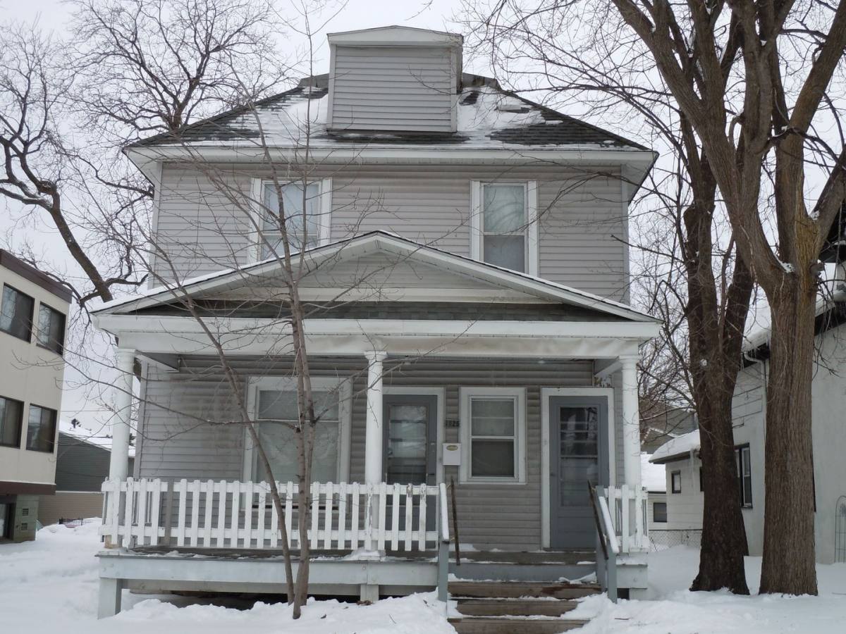 Apartment for rent at 1025-27 12th Ave SE, Minneapolis, MN 55414