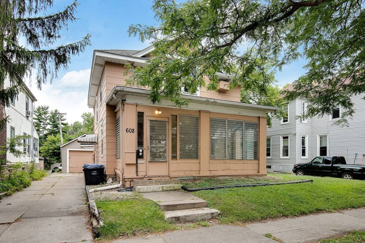 Apartment for rent at 608 8th St SE, Minneapolis, MN 55414