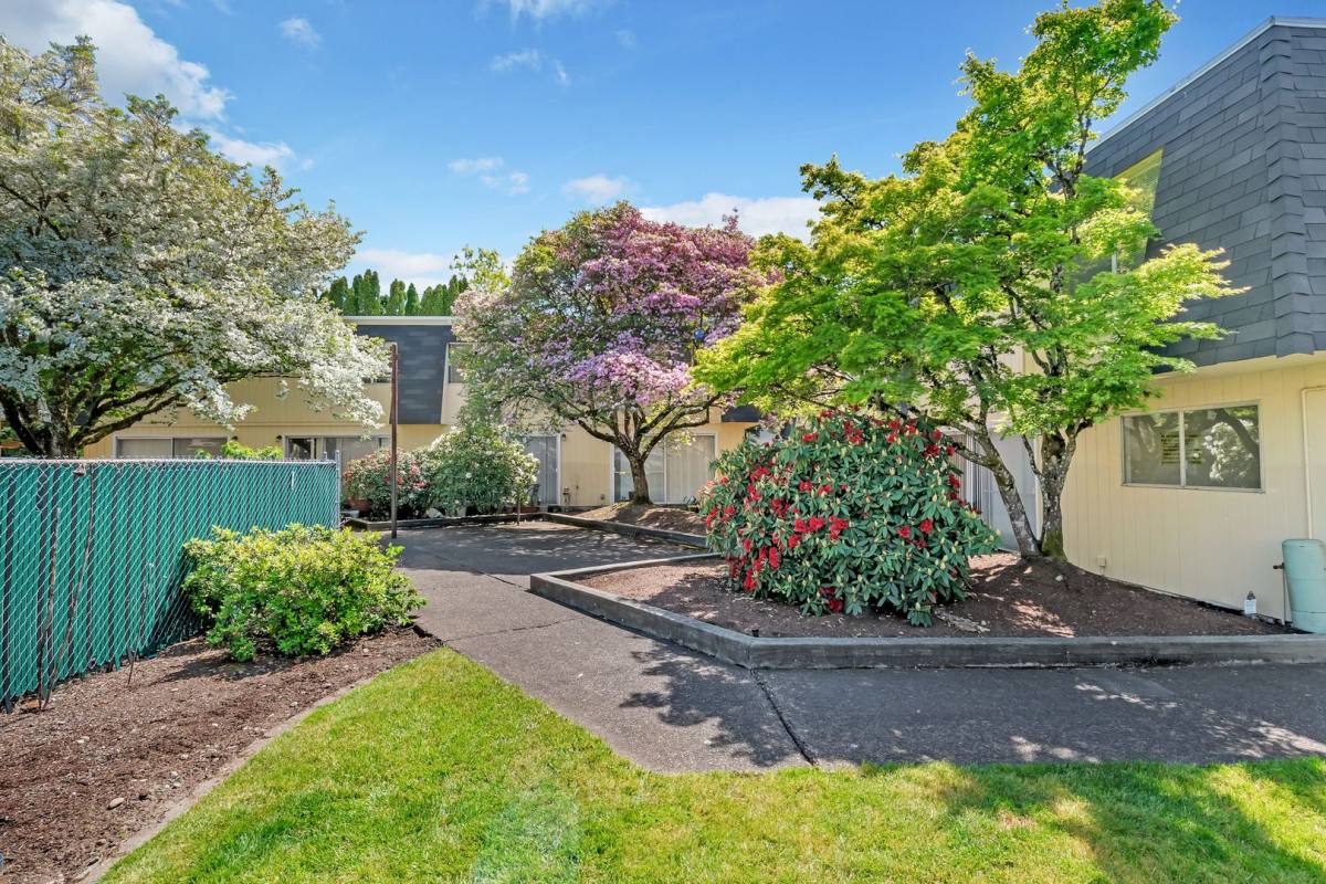 Apartment for rent at 935 NW Hobart Ave, Corvallis, OR 97330