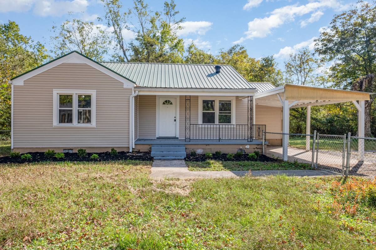 House for rent at 417 W Coffee St, Tullahoma, TN 37388