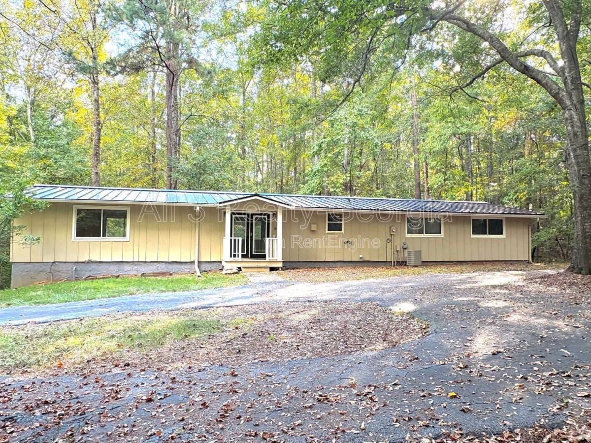 House for rent at 435 Sherwood Rd, Fayetteville, GA 30215