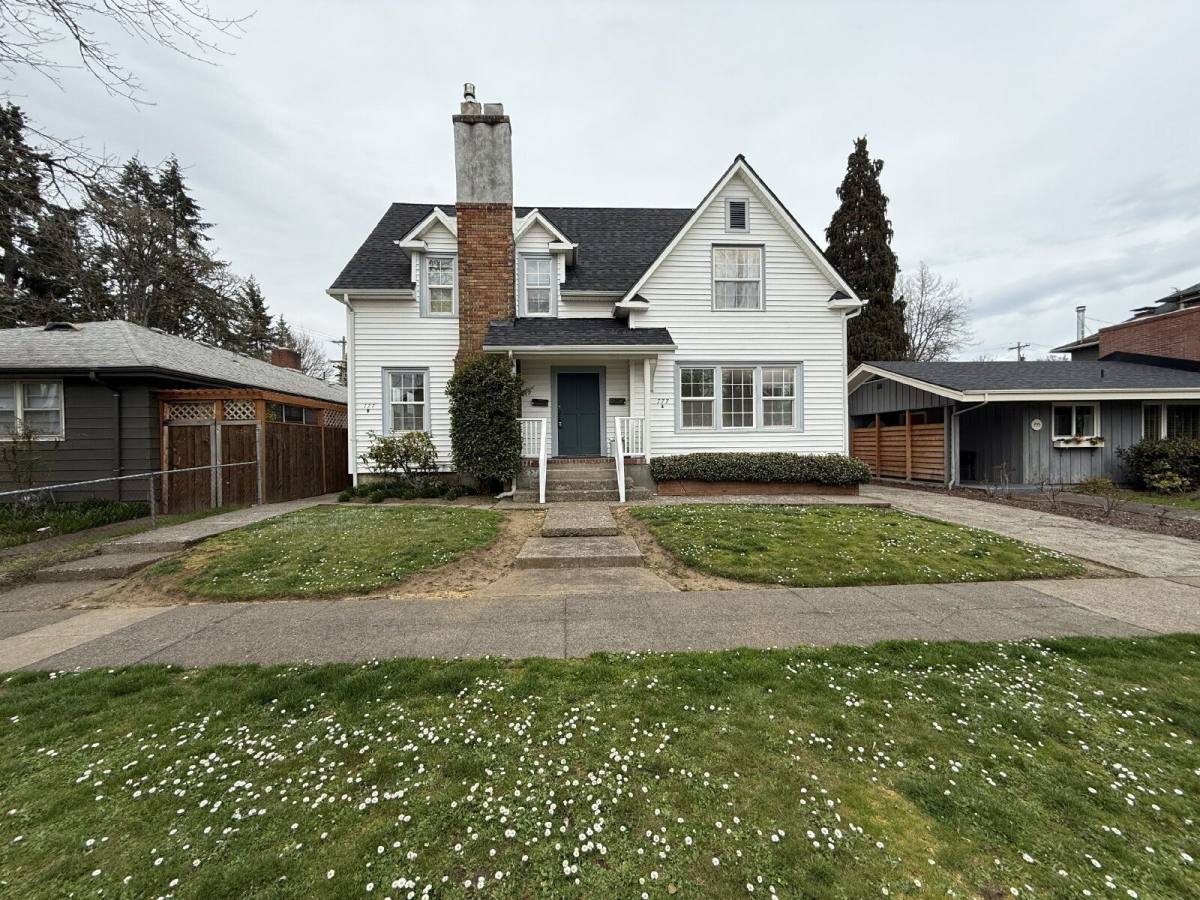 Apartment for rent at 777 W 10th Ave #A, Eugene, OR 97402
