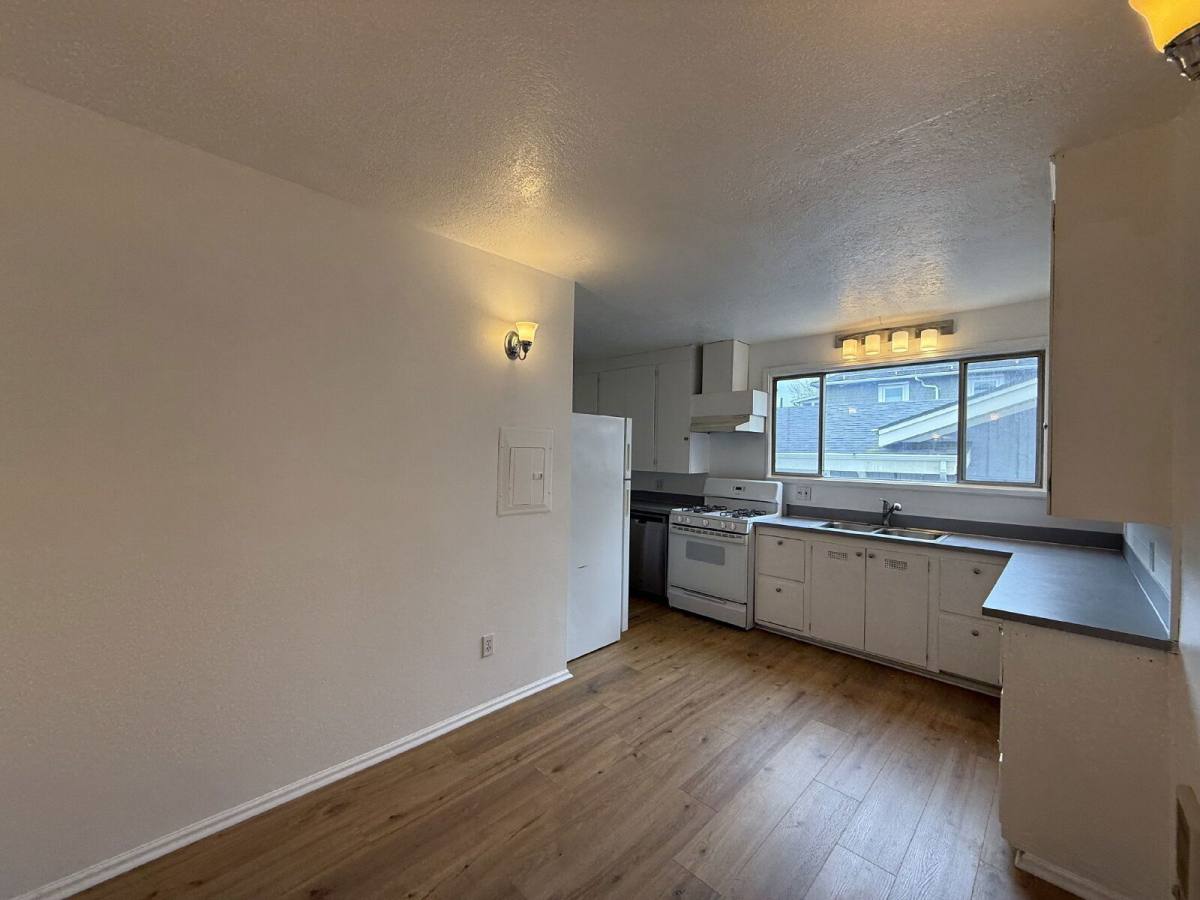 Apartment for rent at 777 W 10th Ave #A, Eugene, OR 97402