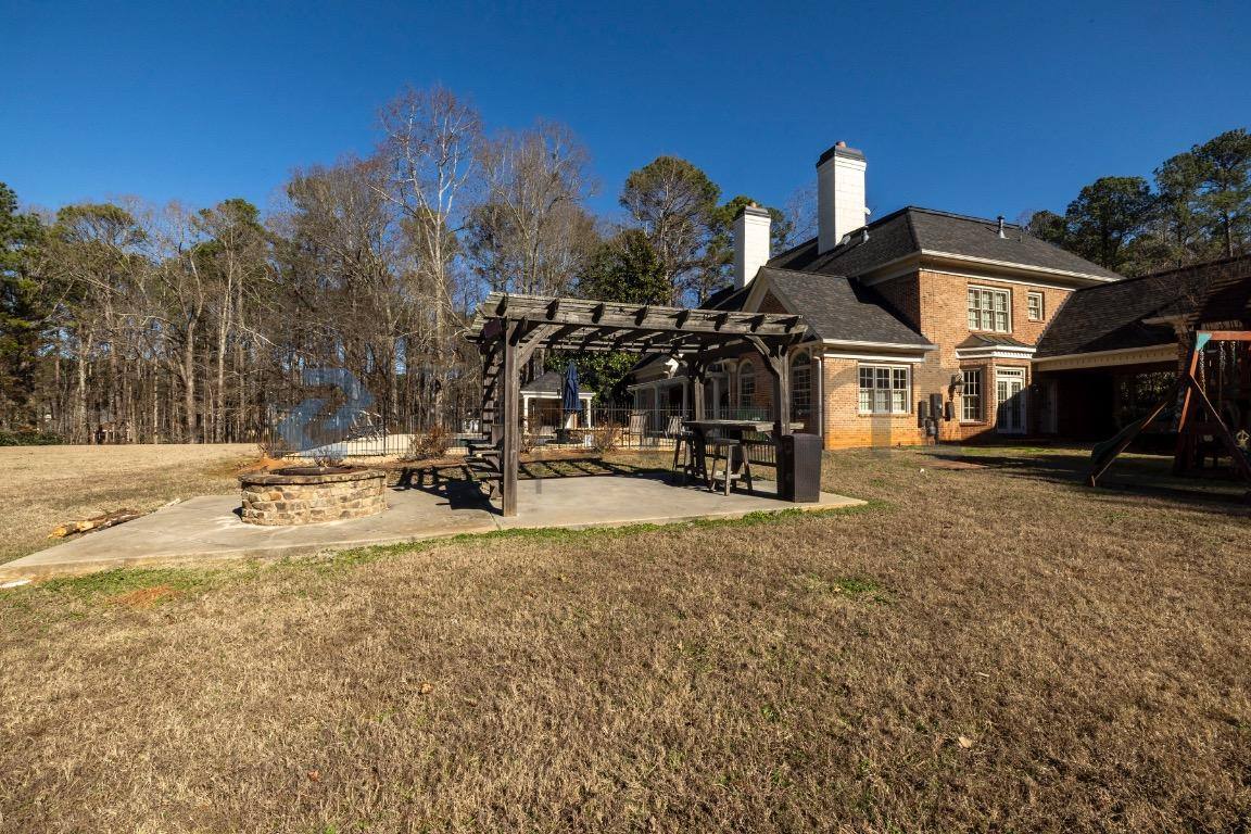 House for rent at 2801 Spreading Oaks Dr NW, Acworth, GA 30101