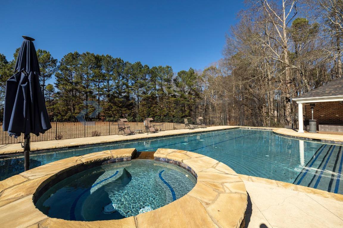 House for rent at 2801 Spreading Oaks Dr NW, Acworth, GA 30101